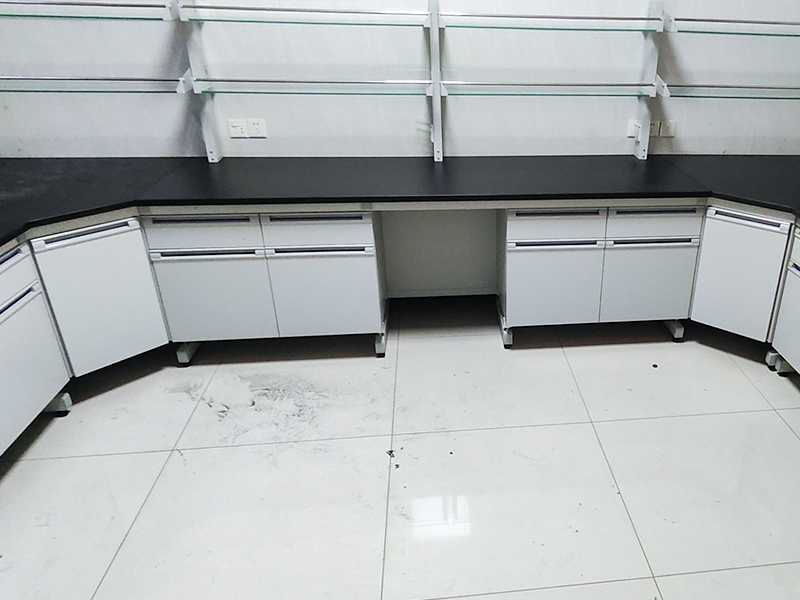 Fume Ventilation Steel-Wood Lab Bench Case Study