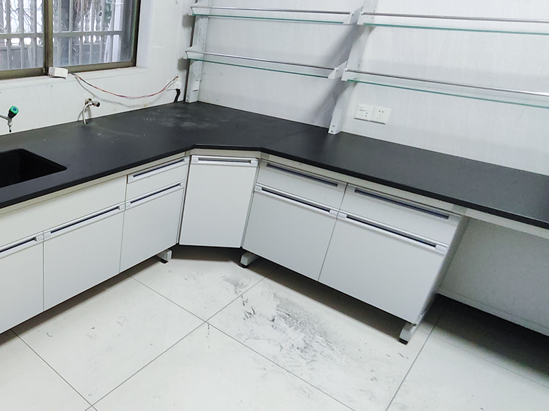 Fume Ventilation Steel-Wood Lab Bench Case Study