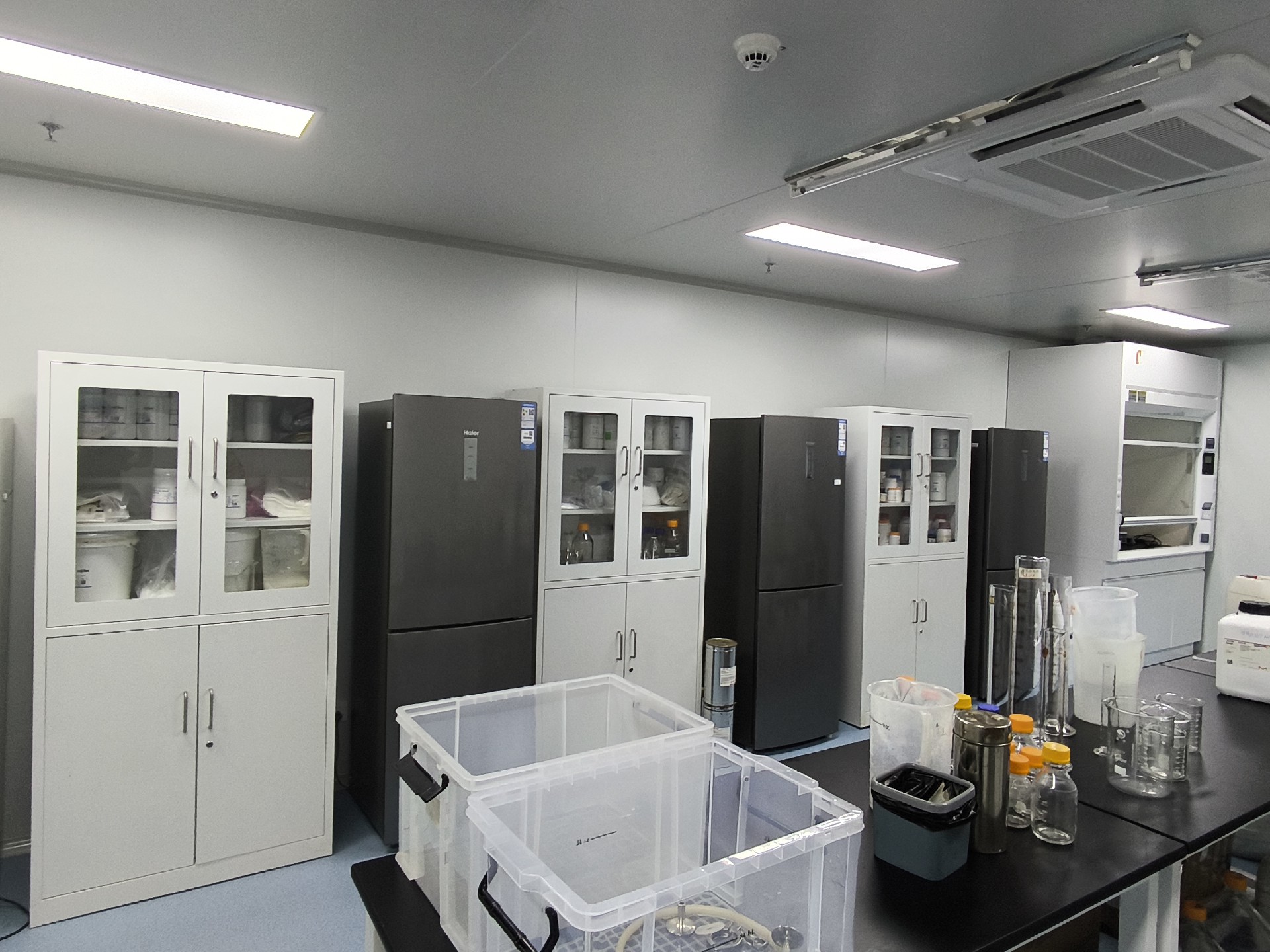  lab tables