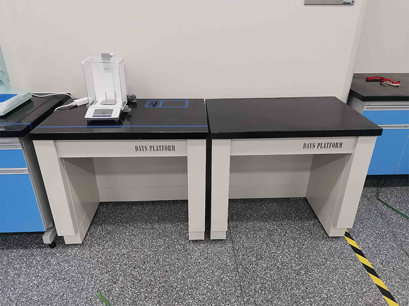 Lab Balance Bench