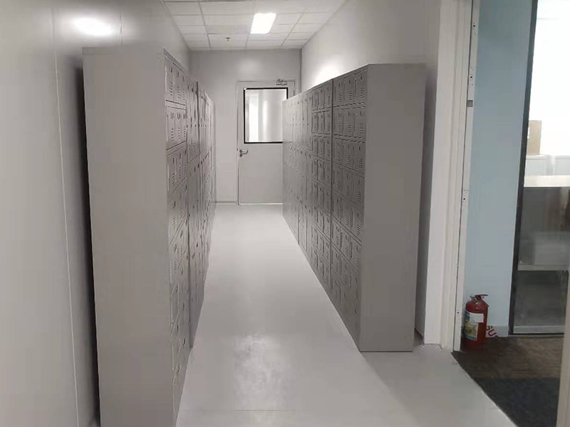 secure laboratory lockers