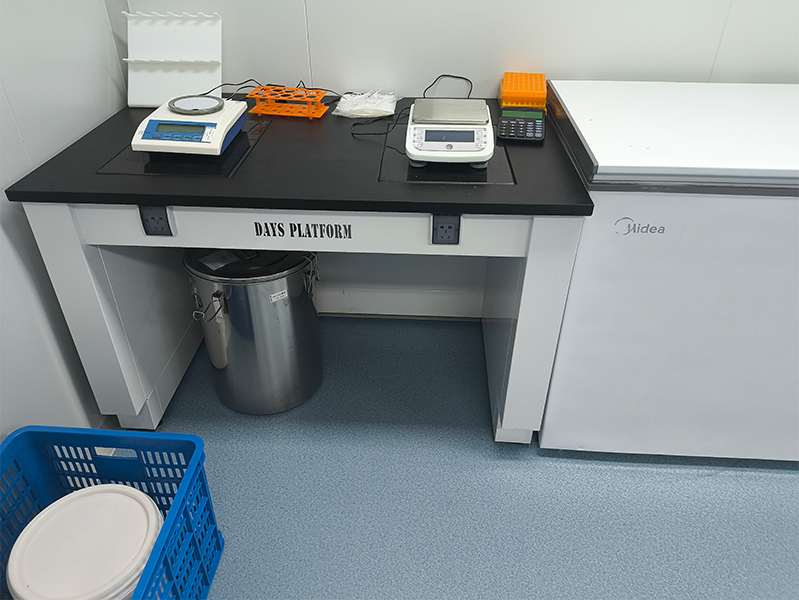 1769154454161463.jpg Pharmaceutical Laboratory Bench Pakistan