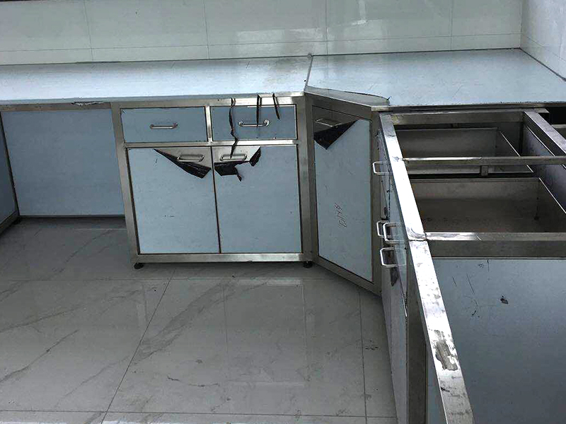 Stainless Steel Laboratory Benches for Lahore Hospital Laboratories - HuaJuSheng